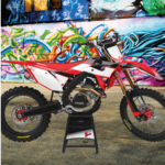Pourquoi décorer sa motocross ? Décorer sa motocross avec un kit déco
